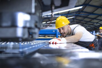 Pliage de tôle sur mesure : comment bien choisir son prestataire industriel ?
